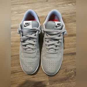 Nike Men's Light Gray Sneakers